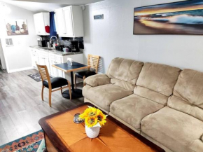Lovely Two Bedroom Home- Close to DT Greenfield